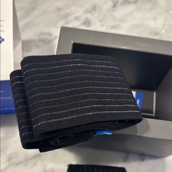 Pulse Black Wearable Pain Relief Device - like new! - Picture 3 of 3